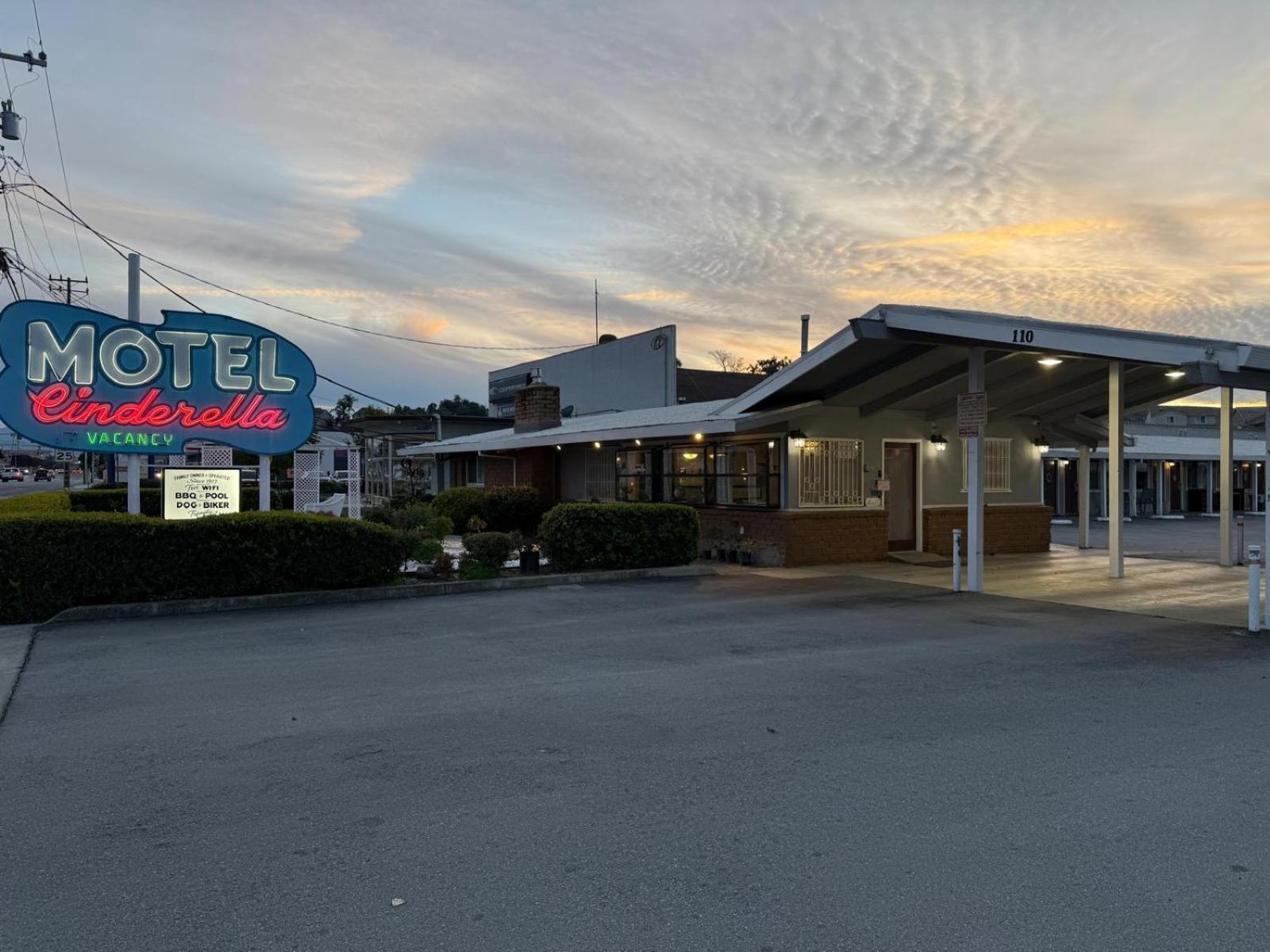 Cinderella Motel Hollister Kültér fotó