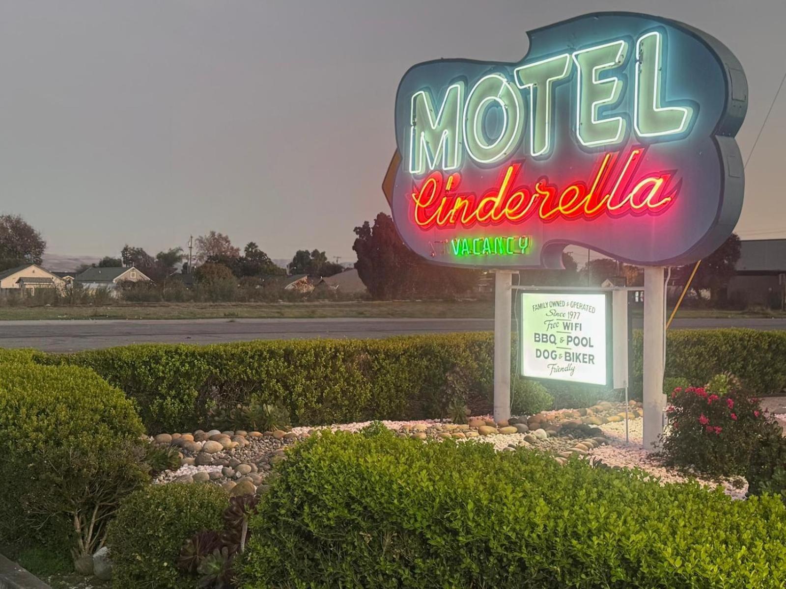 Cinderella Motel Hollister Kültér fotó